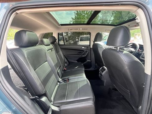 Used 2020 Volkswagen Tiguan SEL AWD/4WD image 27