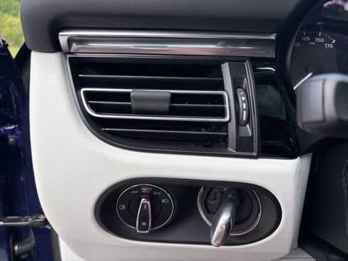 Certified 2025 Porsche Macan Turbo AWD/4WD image 24