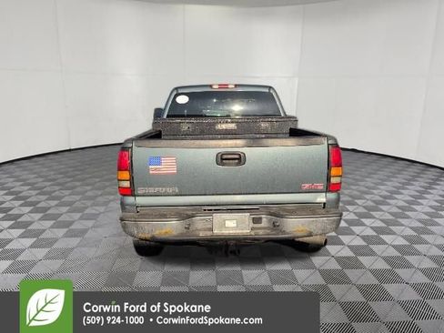 Used 2006 GMC Sierra 2500 SLE w/ Heavy-Duty Power Package image 8