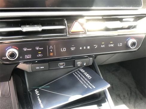 New 2025 Kia Niro SX image 19