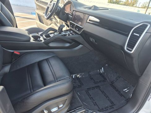 Used 2021 Porsche Cayenne AWD/4WD image 25