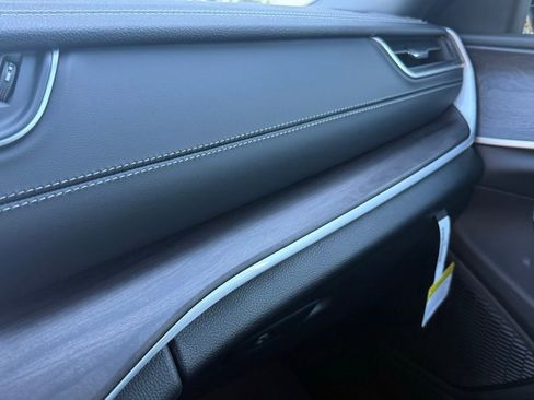 New 2025 Jeep Grand Cherokee L Limited image 21