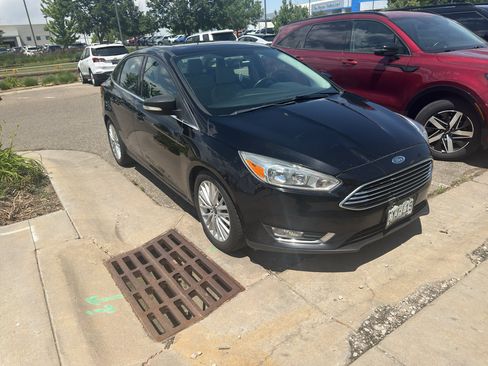 Used 2018 Ford Focus Titanium FWD image 6