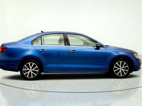 Used 2017 Volkswagen Jetta SE FWD image 4