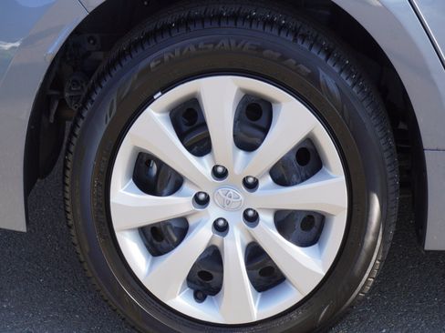 Used 2025 Toyota Corolla LE w/ Convenience Package FWD image 5