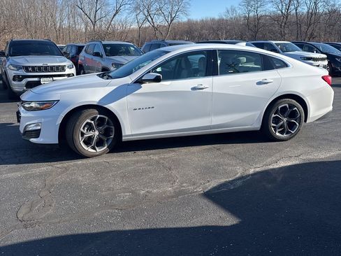 Used 2024 Chevrolet Malibu LT image 3