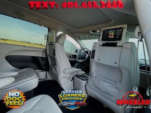 Used 2017 Chrysler Pacifica Limited FWD image 11