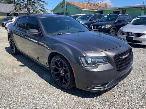 Used 2018 Chrysler 300 S RWD image 4