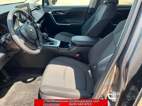 Used 2022 Toyota RAV4 XLE AWD/4WD image 10