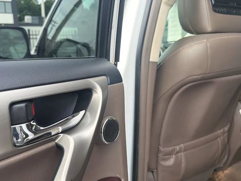 Used 2015 Lexus GX 460 Luxury AWD/4WD image 36