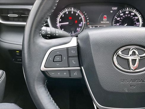 Used 2023 Toyota Highlander XSE image 24