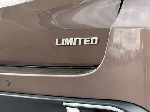 Used 2019 Toyota Highlander Limited FWD image 10