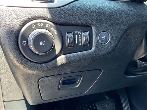 Used 2017 Jeep Cherokee Trailhawk AWD/4WD image 34