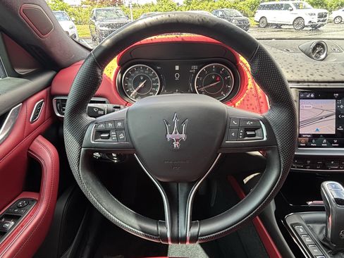 Used 2022 Maserati Levante GT AWD/4WD image 22