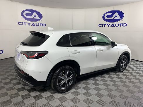 Used 2023 Honda HR-V EX-L image 3