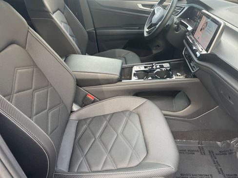 Used 2025 Volkswagen Atlas Cross Sport SE image 23