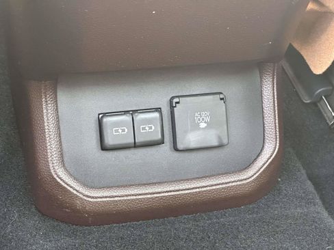Used 2022 Toyota Highlander Platinum AWD/4WD image 14
