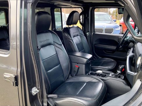 Used 2019 Jeep Wrangler Unlimited Sahara image 8