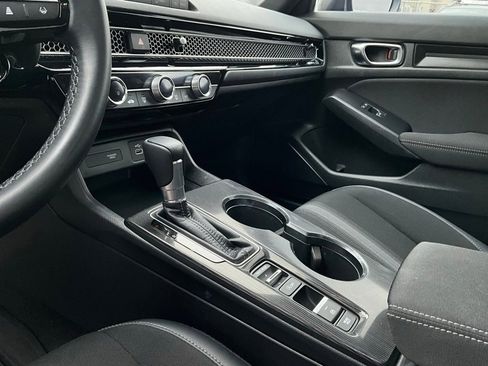 Used 2023 Honda Civic Sport image 18