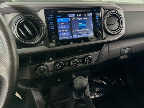 Used 2018 Toyota Tacoma TRD Sport AWD/4WD image 15