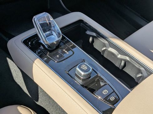 New 2026 Volvo XC90 B6 Plus w/ Protection Package Premier image 28