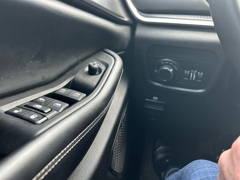 Used 2023 Jeep Grand Cherokee Laredo X AWD/4WD image 21