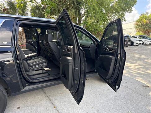 Used 2021 Cadillac Escalade ESV Premium Luxury w/ LPO, Illumination Package AWD/4WD image 13