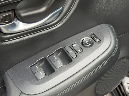 Used 2025 Honda HR-V LX image 24