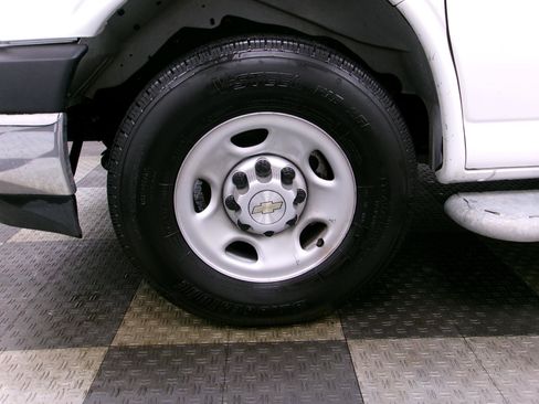 Used 2024 Chevrolet Express 2500 w/ Driver Convenience Package image 15
