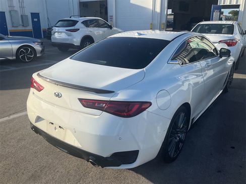 Used 2017 INFINITI Q60 Red Sport 400 RWD image 9
