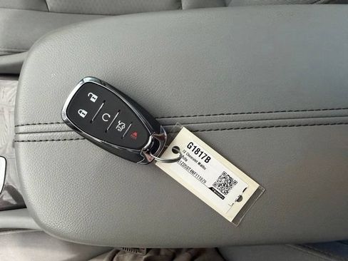 Used 2022 Chevrolet Malibu LT FWD image 36