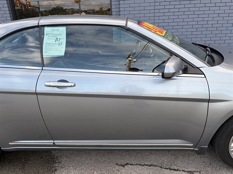 Used 2010 Chrysler Sebring Limited FWD image 25