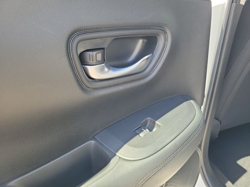 Certified 2024 Honda HR-V LX image 9