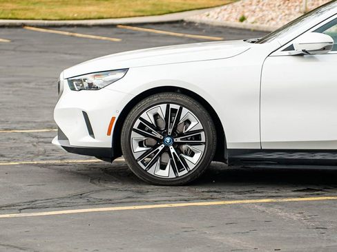 Used 2025 BMW i5 xDrive40 w/ Premium Package image 8