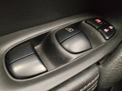 Used 2020 Nissan Rogue SV FWD image 27