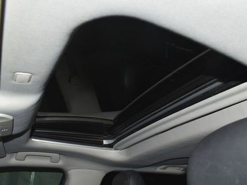 Used 2020 Toyota Highlander XLE image 13