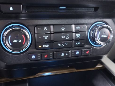 Used 2018 Ford F150 Lariat w/ Heavy-Duty Payload Package AWD/4WD image 26