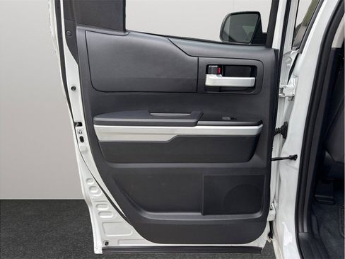 Used 2018 Toyota Tundra SR5 w/ SR5 Upgrade Package image 31