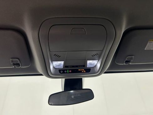 Used 2023 GMC Acadia SLE image 25