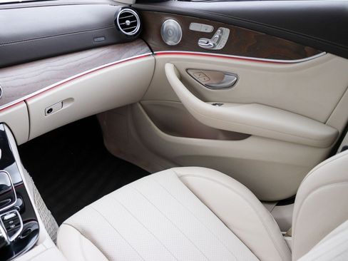 Used 2017 Mercedes-Benz E 300 image 19