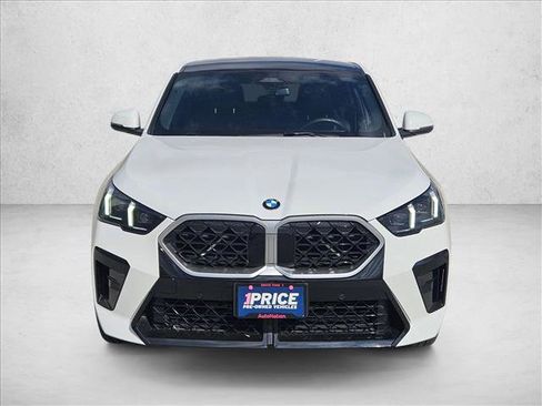 Used 2025 BMW X2 xDrive28i image 2