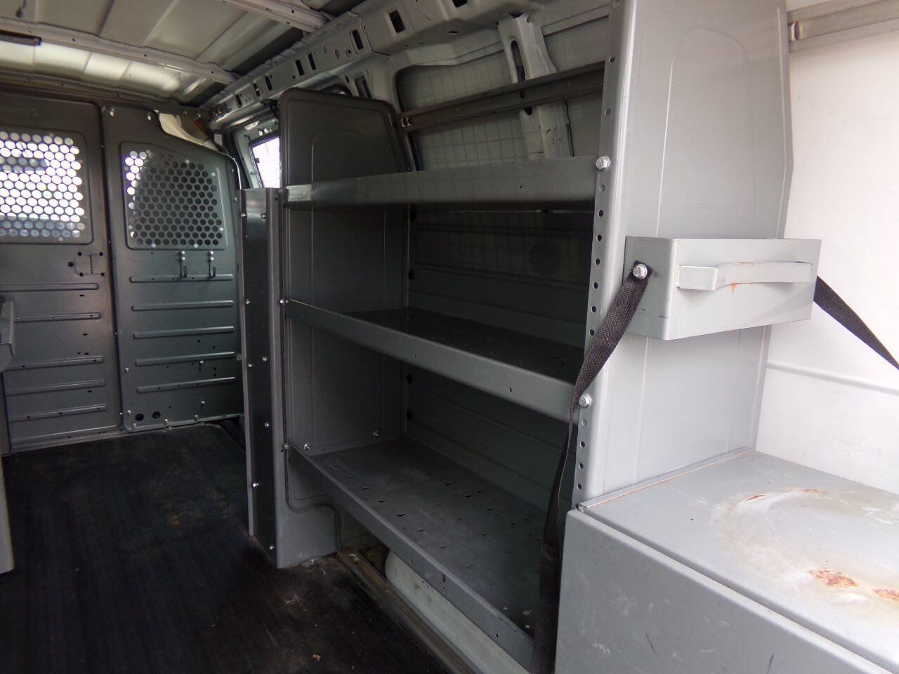 Used 2015 Chevrolet Express 2500 RWD image 10