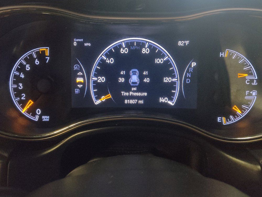 Used 2017 Jeep Grand Cherokee Laredo RWD image 23