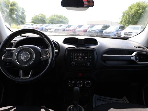 Used 2017 Jeep Renegade Latitude FWD image 14