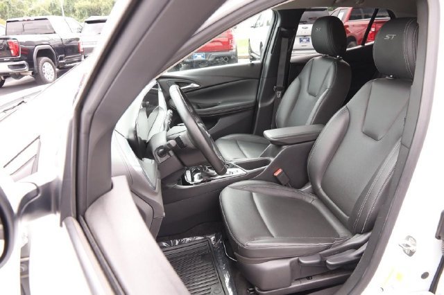 Used 2024 Buick Encore GX Sport Touring FWD image 8