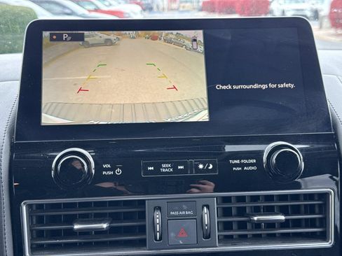 Used 2024 Nissan Armada SV image 10