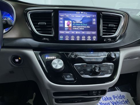 Used 2018 Chrysler Pacifica Touring-L Plus w/ Tire & Wheel Group image 20