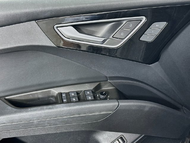 Used 2023 Audi Q4 e-tron Prestige AWD/4WD image 25
