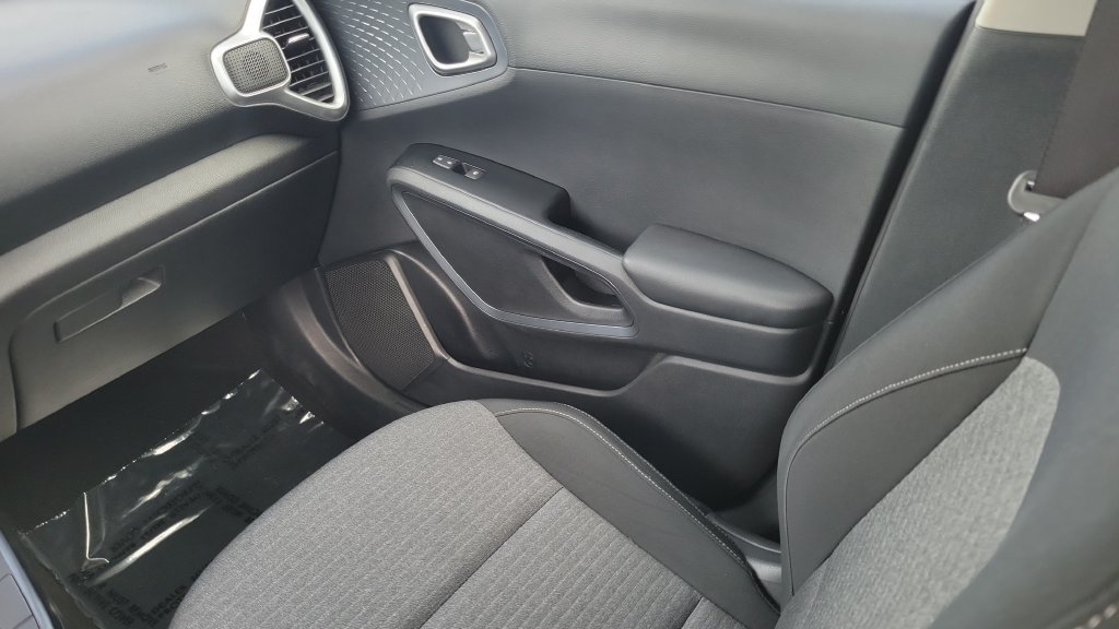 Used 2020 Kia Soul S FWD image 12