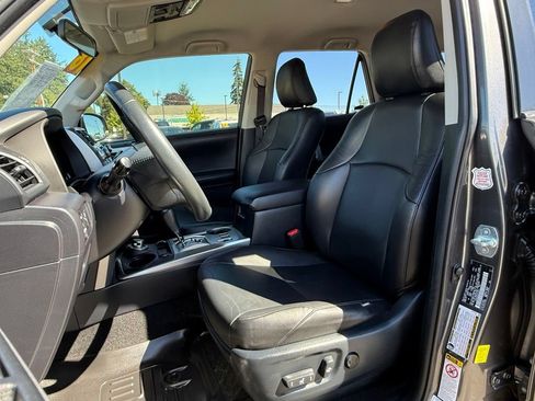 Used 2018 Toyota 4Runner SR5 AWD/4WD image 24